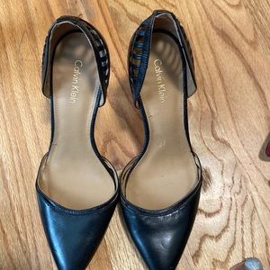 Calvin Klein pump never worn. Soft leather, very comfy.